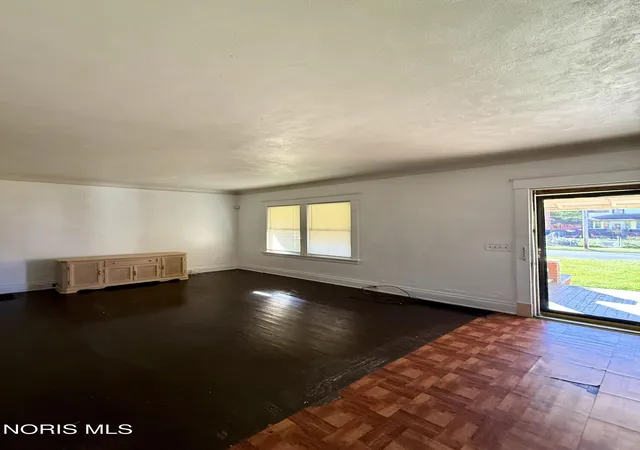 Photo 4 of Sale Pending at 1414 Goodale Ave, Toledo, OH 43606 | MLS# 10014876 | Listing updated on 2026-10-23