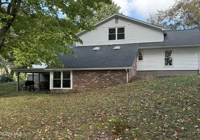 Photo 3 of Single family home for sale at 1038 Dell Cir, North Canton, OH 44720 | MLS# 10014894 | Listing updated on 2026-10-27