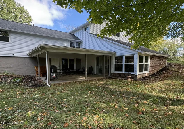 Photo 4 of Single family home for sale at 1038 Dell Cir, North Canton, OH 44720 | MLS# 10014894 | Listing updated on 2026-10-27