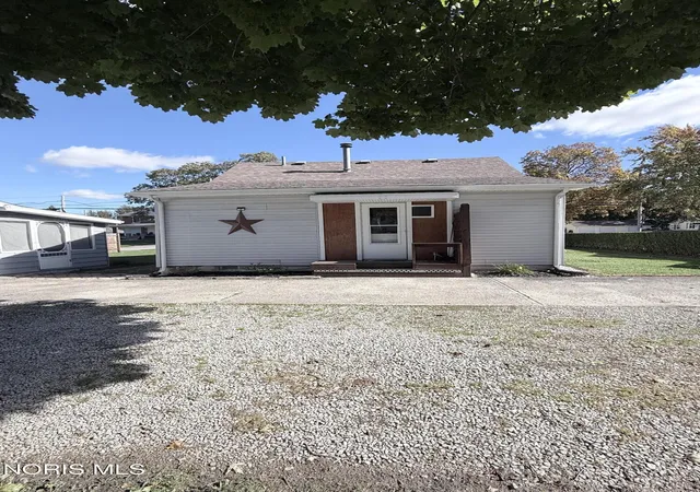 Photo 3 of Single family home for sale at 315 N Locust St, Oak Harbor, OH 43449 | MLS# 10014888 | Listing updated on 2026-10-22