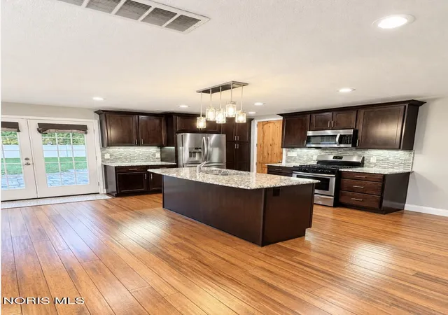 Photo 1 of Single family home for sale at 513 N Wintergarden Rd, Bowling Green, OH 43402 | MLS# 10015058 | Listing updated on 2026-10-28