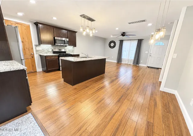 Photo 3 of Single family home for sale at 513 N Wintergarden Rd, Bowling Green, OH 43402 | MLS# 10015058 | Listing updated on 2026-10-28