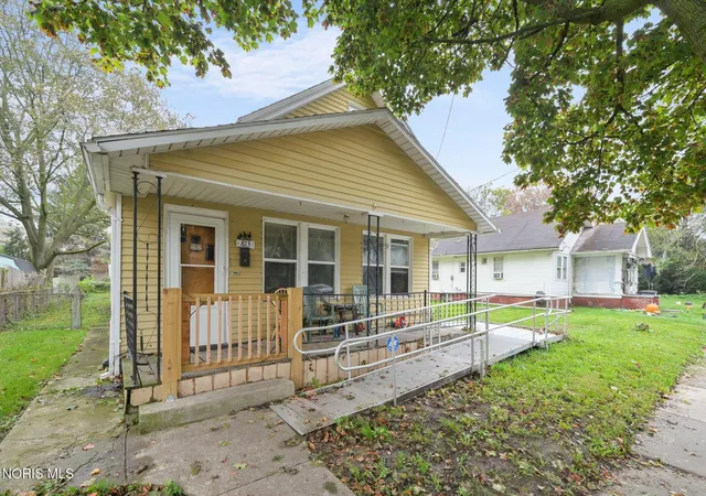 Photo 2 of Single family home for sale at 813 Mckinley Ave, Toledo, OH 43605 | MLS# 10014893 | Listing updated on 2026-10-18