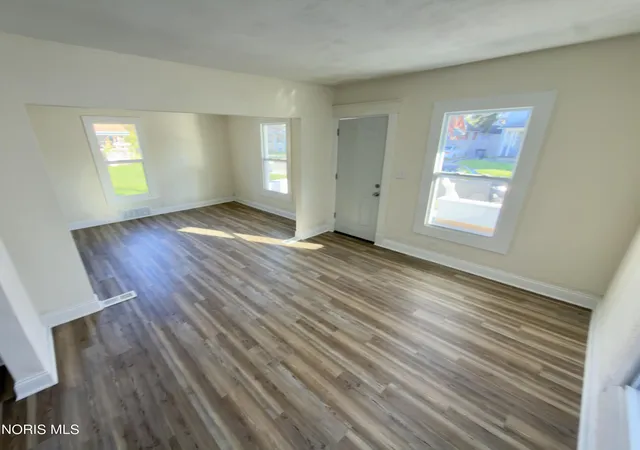 Photo 2 of Single family home for sale at 419 E Oakland St, Toledo, OH 43608 | MLS# 10014897 | Listing updated on 2026-10-20