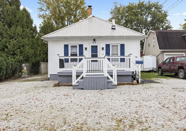 Photo 1 of Single family home for sale at 253 Portage St, Oak Harbor, OH 43449 | MLS# 10014964 | Listing updated on 2026-10-26
