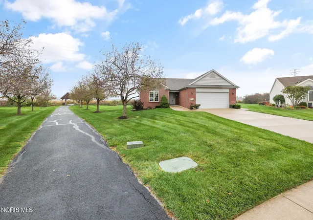 Photo 2 of Single family home for sale at 10385 Blue Ridge Dr, Whitehouse, OH 43571 | MLS# 10014943 | Listing updated on 2026-10-29