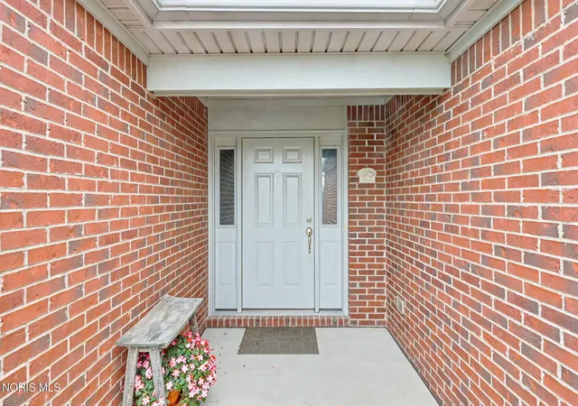 Photo 4 of Single family home for sale at 10385 Blue Ridge Dr, Whitehouse, OH 43571 | MLS# 10014943 | Listing updated on 2026-10-29