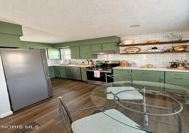 Photo 3 of Single family home for sale at 3248 Escott Ave, Toledo, OH 43614 | MLS# 10014911 | Listing updated on 2026-10-26