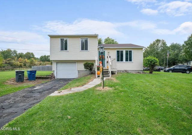 Photo 2 of Single family home for sale at 1956 Northgrove Pl, Toledo, OH 43611 | MLS# 10014909 | Listing updated on 2026-10-21