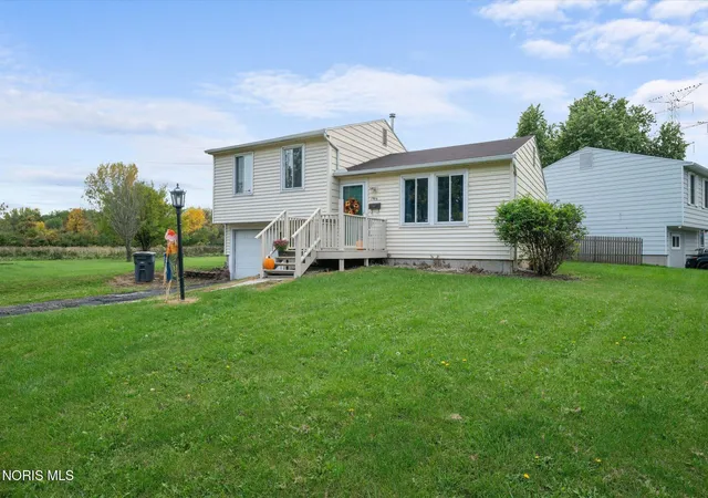 Photo 3 of Single family home for sale at 1956 Northgrove Pl, Toledo, OH 43611 | MLS# 10014909 | Listing updated on 2026-10-21