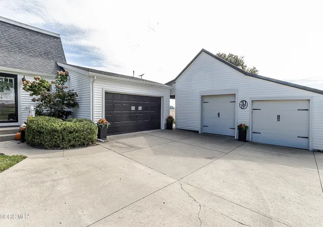 Photo 3 of Single family home for sale at 5909 County Rd L, Delta, OH 43515 | MLS# 10014935 | Listing updated on 2026-10-23