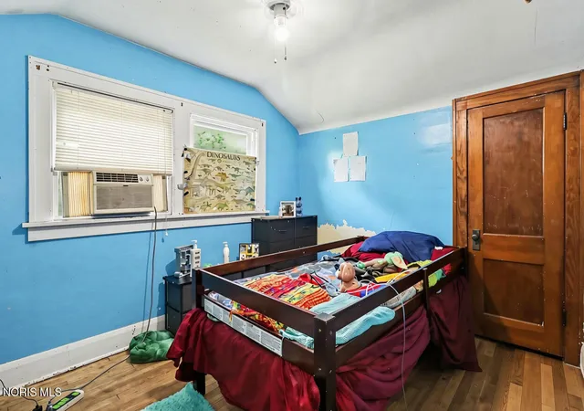 Photo 4 of Single family home for sale at 2335 Ward St, Toledo, OH 43609 | MLS# 10014945 | Listing updated on 2026-10-20
