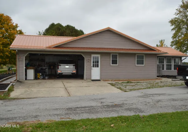 Photo 3 of Single family home for sale at 6129 Oh Ind State Line Rd, Hicksville, OH 43526 | MLS# 10014936 | Listing updated on 2026-10-20