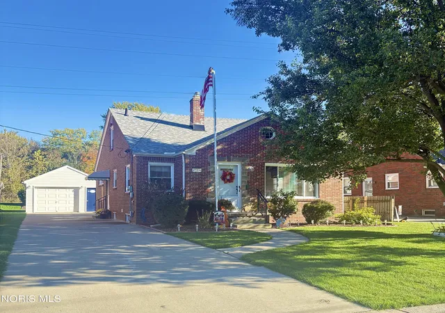 Photo 2 of Single family home for sale at 4119 S Detroit Ave, Toledo, OH 43614 | MLS# 10014938 | Listing updated on 2026-10-26
