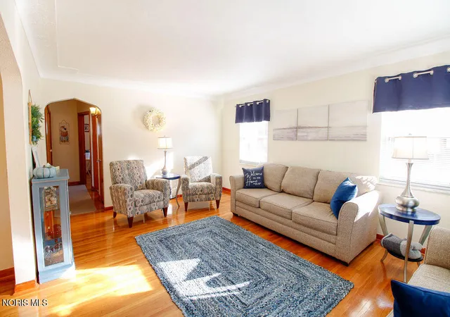 Photo 3 of Single family home for sale at 4119 S Detroit Ave, Toledo, OH 43614 | MLS# 10014938 | Listing updated on 2026-10-26