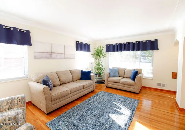 Photo 4 of Single family home for sale at 4119 S Detroit Ave, Toledo, OH 43614 | MLS# 10014938 | Listing updated on 2026-10-26