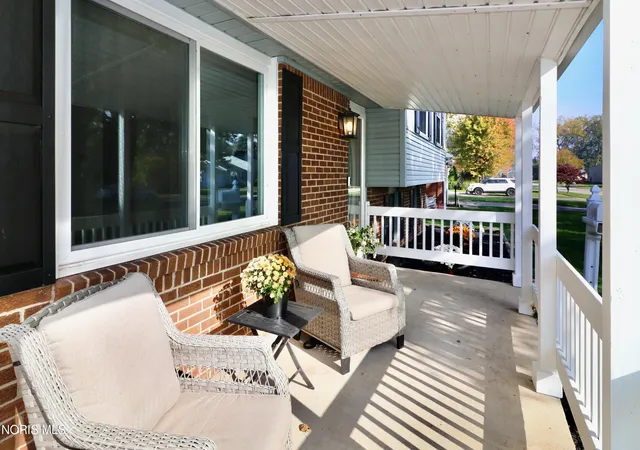 Photo 3 of Single family home for sale at 2909 Northshore Dr, Toledo, OH 43611 | MLS# 10015069 | Listing updated on 2026-10-23