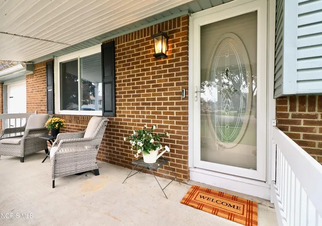 Photo 3 of Single family home for sale at 2909 Northshore Dr, Toledo, OH 43611 | MLS# 10015069 | Listing updated on 2026-10-23