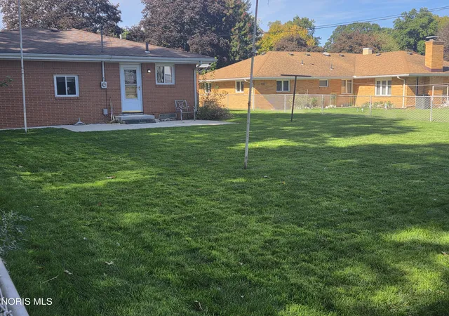 Photo 3 of Single family home for sale at 6006 Holly Glenn Dr, Toledo, OH 43612 | MLS# 10014946 | Listing updated on 2026-10-27