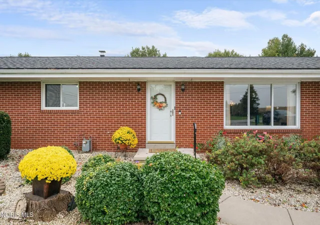Photo 2 of Single family home for sale at 3439 County Rd H, Swanton, OH 43558 | MLS# 10014968 | Listing updated on 2026-10-23