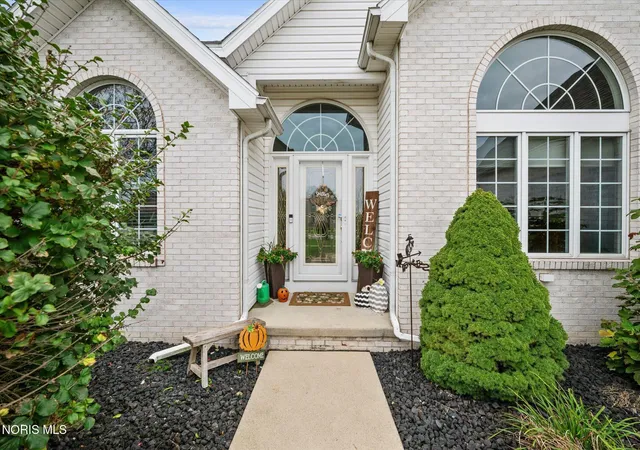 Photo 3 of Single family home for sale at 30291 Cedar Valley Dr, Northwood, OH 43619 | MLS# 10014969 | Listing updated on 2026-10-26
