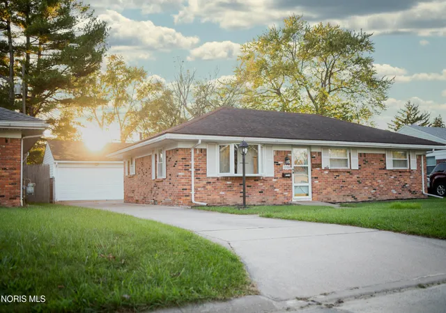 Photo 2 of Sale Pending at 1339 Cady St, Maumee, OH 43537 | MLS# 10014957 | Listing updated on 2026-10-26