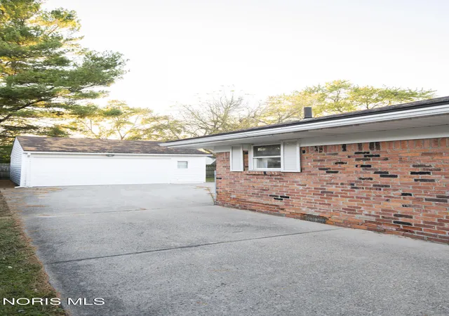 Photo 3 of Sale Pending at 1339 Cady St, Maumee, OH 43537 | MLS# 10014957 | Listing updated on 2026-10-26