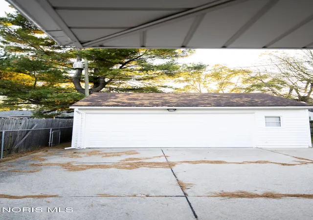 Photo 4 of Sale Pending at 1339 Cady St, Maumee, OH 43537 | MLS# 10014957 | Listing updated on 2026-10-26