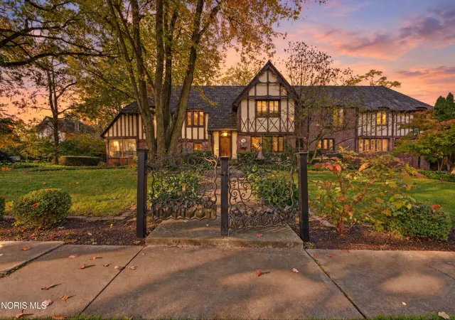 Photo 1 of Single family home for sale at 76 Maple St, Perrysburg, OH 43551 | MLS# 10014960 | Listing updated on 2026-10-25