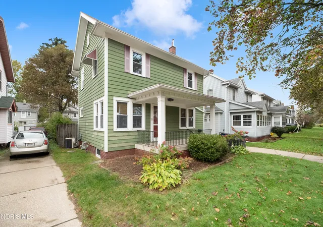 Photo 2 of Single family home for sale at 2428 Portsmouth Ave, Toledo, OH 43613 | MLS# 10015000 | Listing updated on 2026-10-21