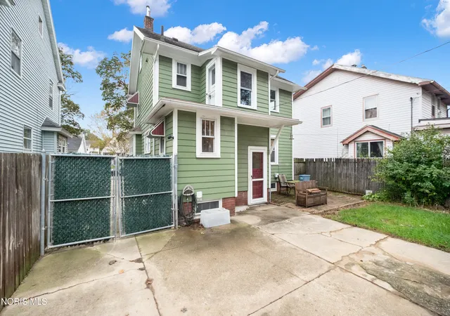 Photo 3 of Single family home for sale at 2428 Portsmouth Ave, Toledo, OH 43613 | MLS# 10015000 | Listing updated on 2026-10-21