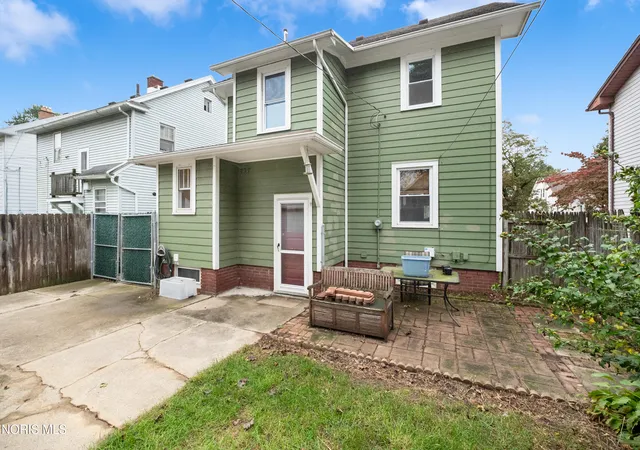 Photo 4 of Single family home for sale at 2428 Portsmouth Ave, Toledo, OH 43613 | MLS# 10015000 | Listing updated on 2026-10-21