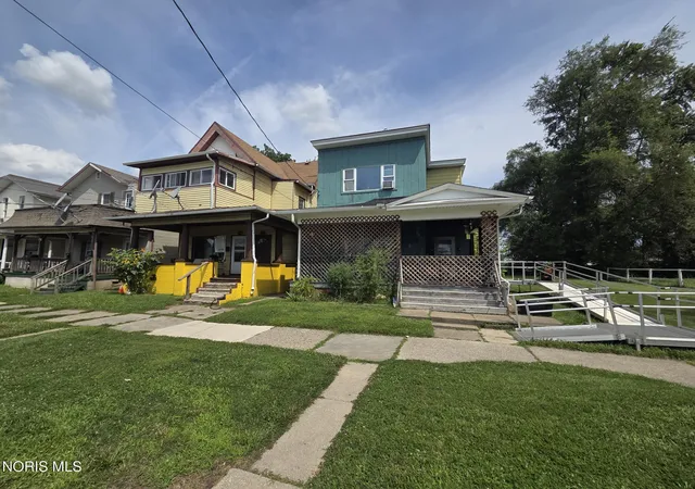 Photo 2 of Single family home for sale at 702 Walbridge Ave, Toledo, OH 43609 | MLS# 10014976 | Listing updated on 2026-10-26