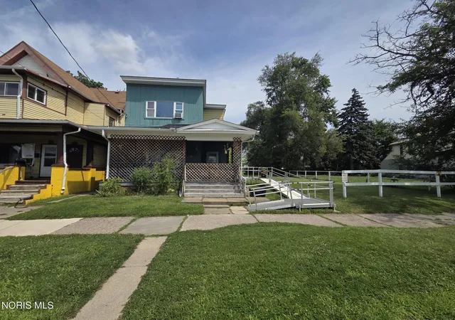 Photo 3 of Single family home for sale at 702 Walbridge Ave, Toledo, OH 43609 | MLS# 10014976 | Listing updated on 2026-10-26