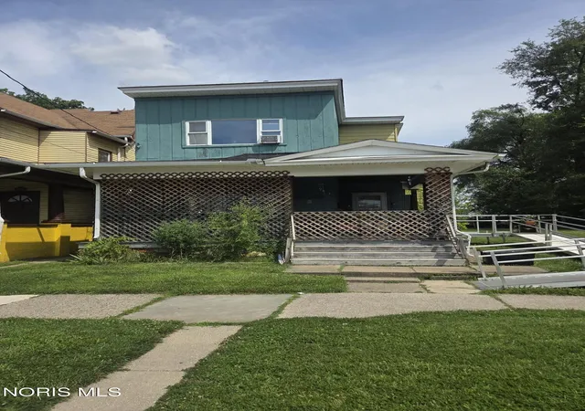 Photo 4 of Single family home for sale at 702 Walbridge Ave, Toledo, OH 43609 | MLS# 10014976 | Listing updated on 2026-10-26