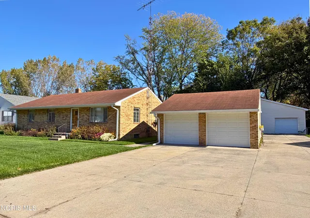Photo 2 of Single family home for sale at 1826 N Holland Sylvania Rd, Toledo, OH 43615 | MLS# 10015025 | Listing updated on 2026-10-22