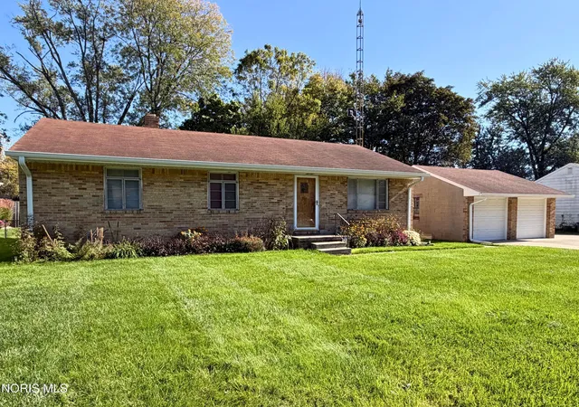 Photo 3 of Single family home for sale at 1826 N Holland Sylvania Rd, Toledo, OH 43615 | MLS# 10015025 | Listing updated on 2026-10-22