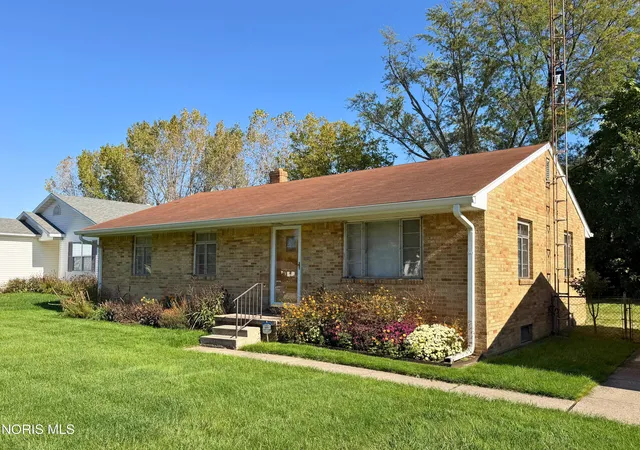 Photo 3 of Single family home for sale at 1826 N Holland Sylvania Rd, Toledo, OH 43615 | MLS# 10015025 | Listing updated on 2026-10-22