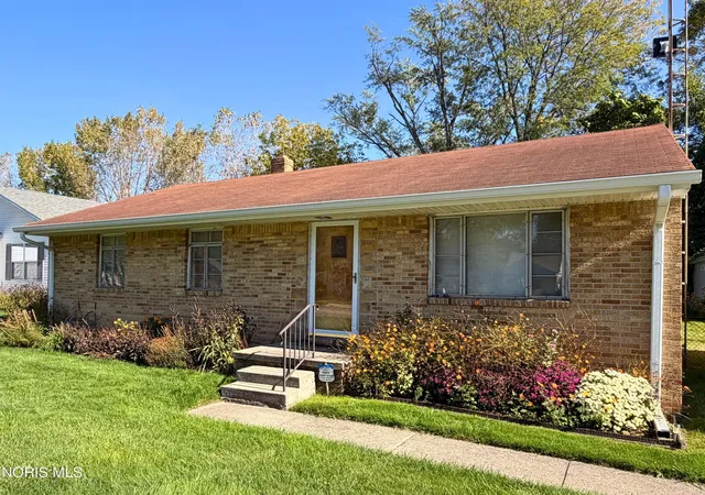 Photo 4 of Single family home for sale at 1826 N Holland Sylvania Rd, Toledo, OH 43615 | MLS# 10015025 | Listing updated on 2026-10-22