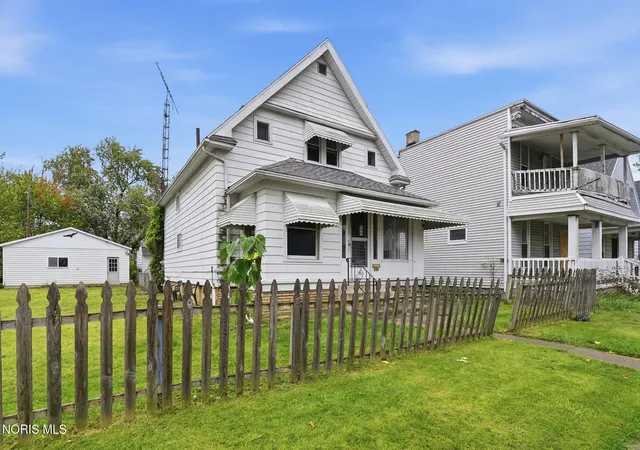 Photo 2 of Single family home for sale at 245 E Park St, Toledo, OH 43608 | MLS# 10014988 | Listing updated on 2026-10-23