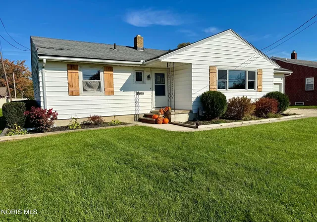 Photo 1 of Single family home for sale at 405 E Union St, Walbridge, OH 43465 | MLS# 10014971 | Listing updated on 2026-10-28