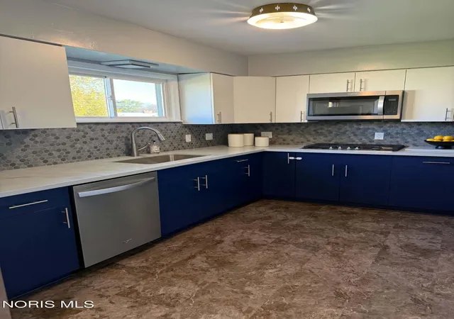 Photo 4 of Single family home for sale at 405 E Union St, Walbridge, OH 43465 | MLS# 10014971 | Listing updated on 2026-10-28