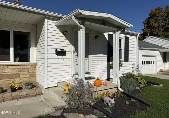 Photo 1 of Single family home for sale at 1240 Grove St, Defiance, OH 43512 | MLS# 10014974 | Listing updated on 2026-10-23
