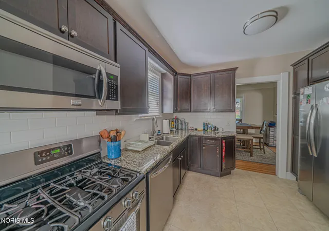 Photo 4 of Single family home for sale at 3910 Woodmont Rd, Toledo, OH 43613 | MLS# 10014985 | Listing updated on 2026-10-26