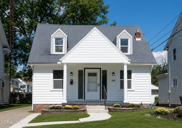 Photo 2 of Single family home for sale at 1260 Craigwood Rd, Toledo, OH 43612 | MLS# 10014995 | Listing updated on 2026-10-26
