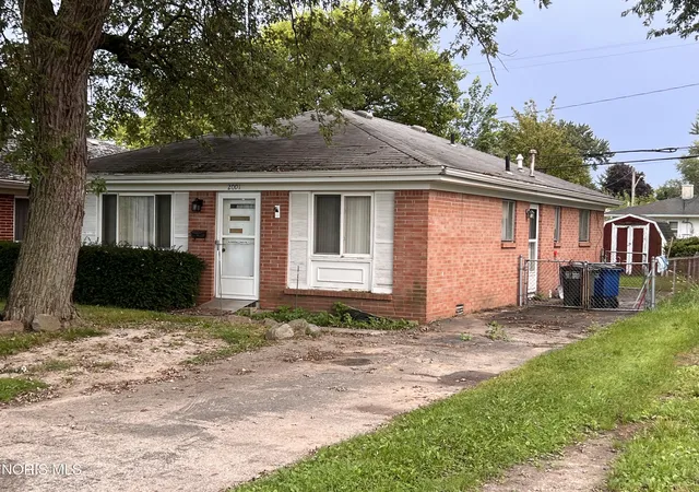 Photo 3 of Single family home for sale at 2001 Northover Rd, Toledo, OH 43613 | MLS# 10015168 | Listing updated on 2026-10-24
