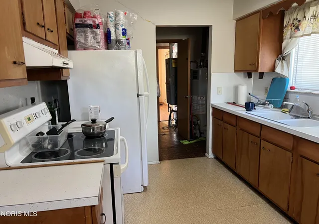 Photo 3 of Single family home for sale at 2001 Northover Rd, Toledo, OH 43613 | MLS# 10015168 | Listing updated on 2026-10-24