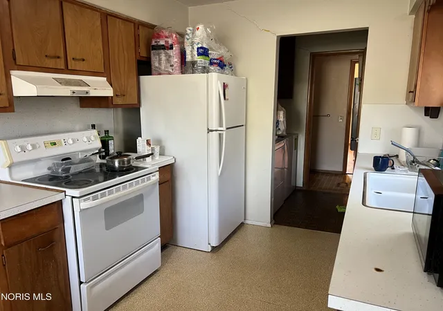 Photo 4 of Single family home for sale at 2001 Northover Rd, Toledo, OH 43613 | MLS# 10015168 | Listing updated on 2026-10-24