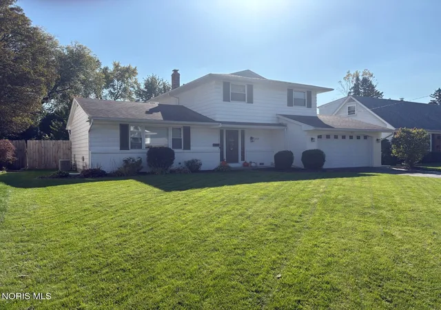 Photo 2 of Single family home for sale at 3701 Dewlawn Dr, Toledo, OH 43614 | MLS# 10015009 | Listing updated on 2026-10-23