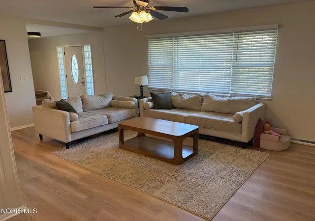 Photo 4 of Single family home for sale at 3701 Dewlawn Dr, Toledo, OH 43614 | MLS# 10015009 | Listing updated on 2026-10-23